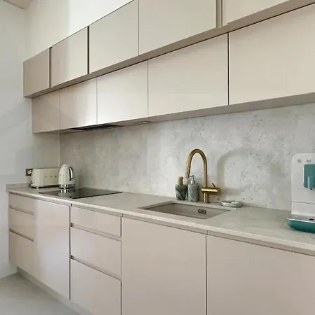 アパート Sunny Architect 3 Bedrooms Center