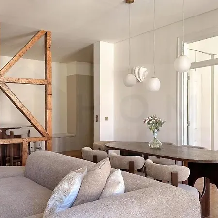 Апартаменты Sunny Architect 3 Bedrooms Center Лиссабон