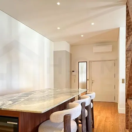Sunny Architect 3 Bedrooms Center Апартаменты *
